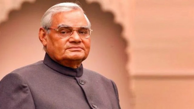जन्मदिन विशेष: अपनी दोस्त की पुत्री को गोद लेने वाले अटल बिहारी के परिवार के बारे में कितना जानते हैं आप? | Who is in the family of former prime minister atal