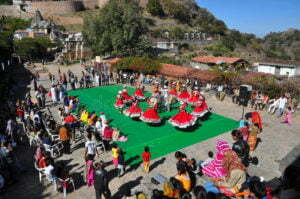 folk-dance-india-rajasthani-rajasthani-dances-essentially-dances-tracing-their-origin-to-rural-customs-traditions-35615367-1-300×199