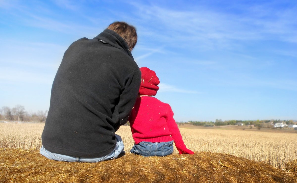 How to help a father establish an emotional connection with a child