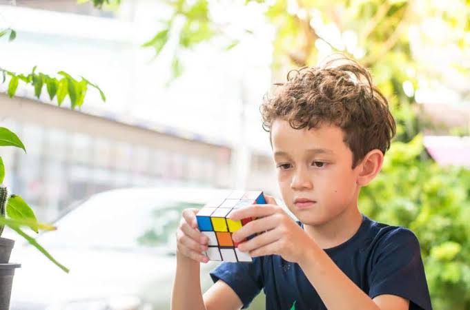 How To Solve A Rubik’s Cube 3×3? (Yellow Cross Algorithm)